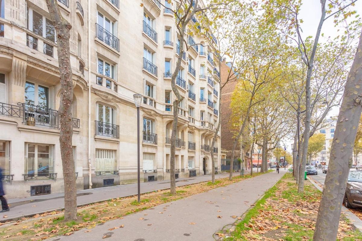 Paris Eiffel Studio Exterior photo